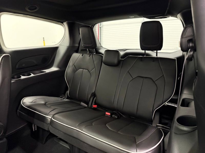 New 2026 Chrysler Pacifica Limited image 20