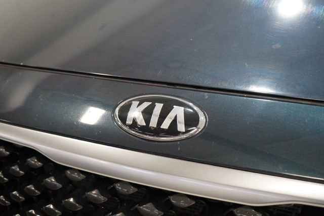 Used 2017 Kia Sedona LX image 11