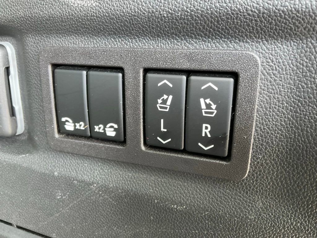 Used 2023 Chevrolet Tahoe High Country AWD/4WD image 26