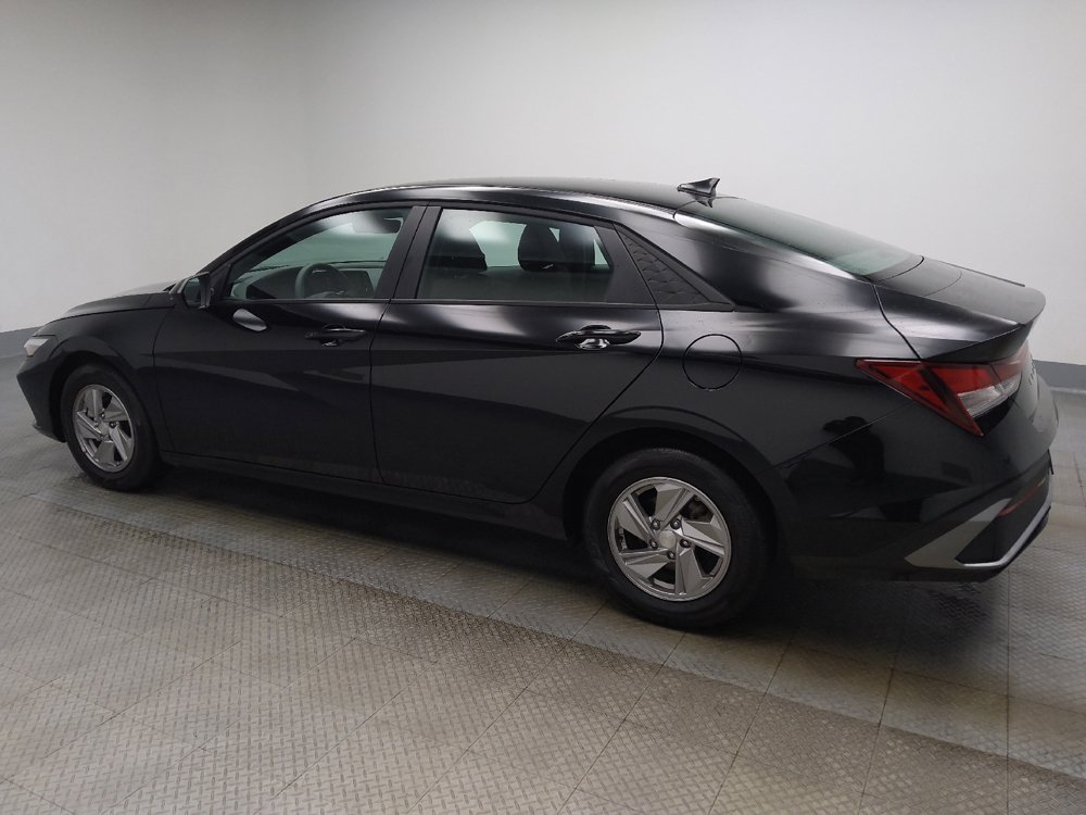 Used 2025 Hyundai Elantra SE FWD image 3
