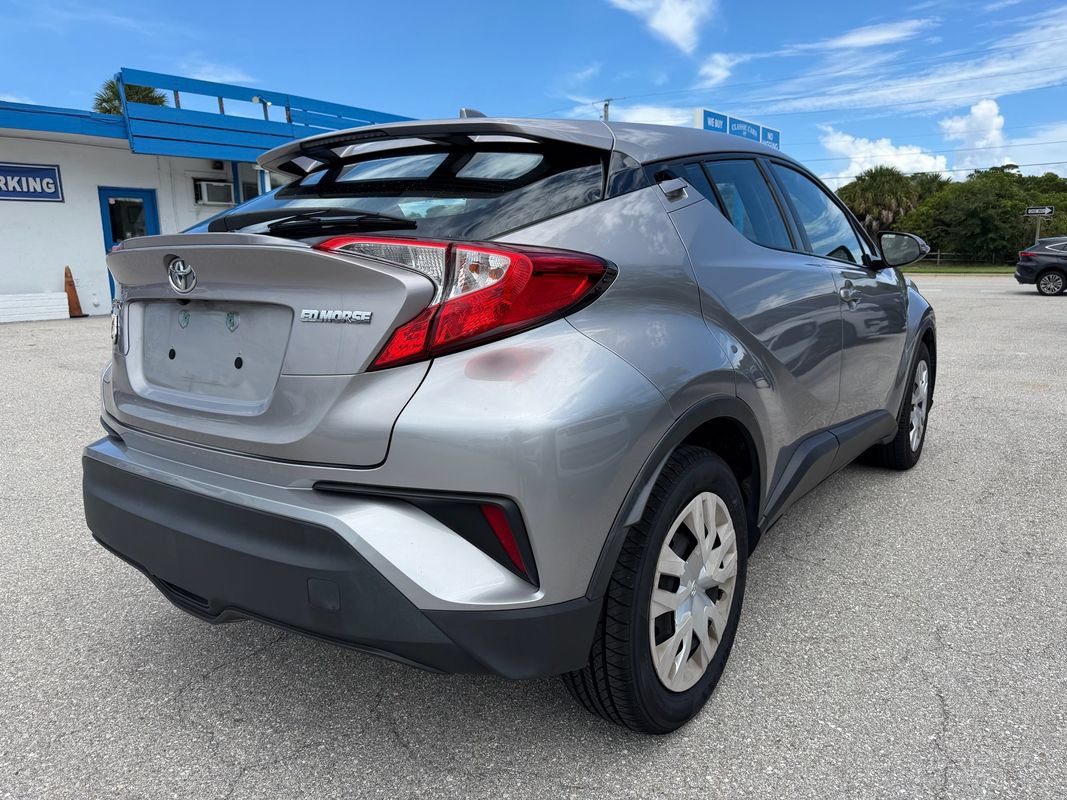 Used 2020 Toyota C-HR LE FWD image 3