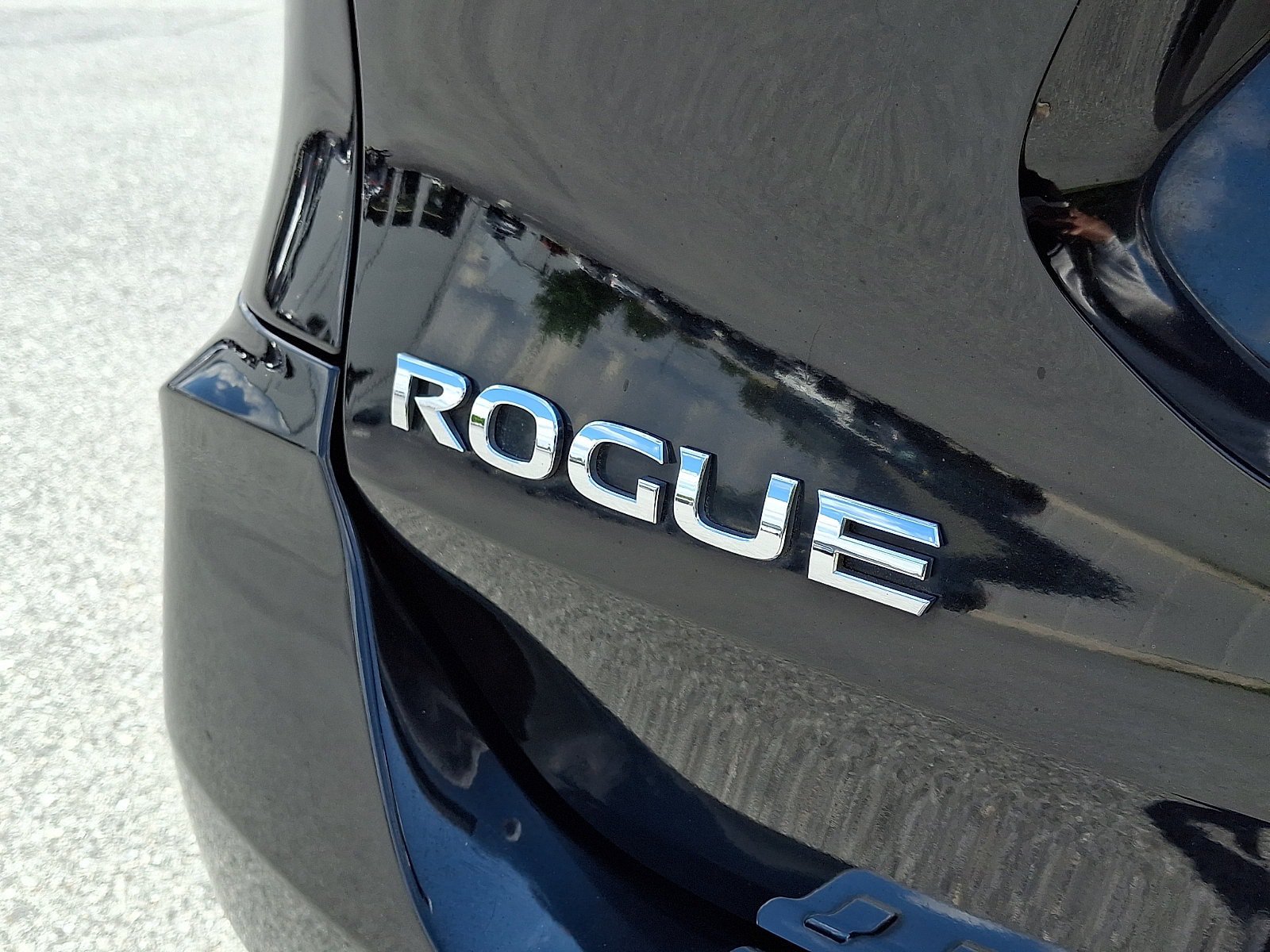 Used 2018 Nissan Rogue SV AWD/4WD image 29