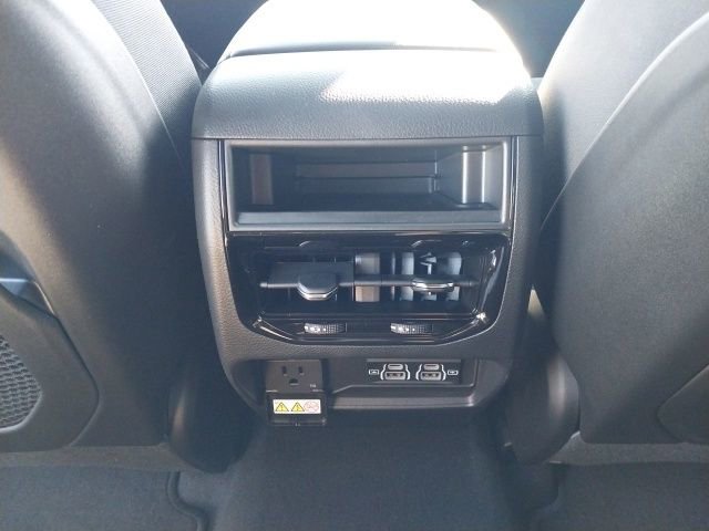 New 2025 Jeep Grand Cherokee Laredo image 8