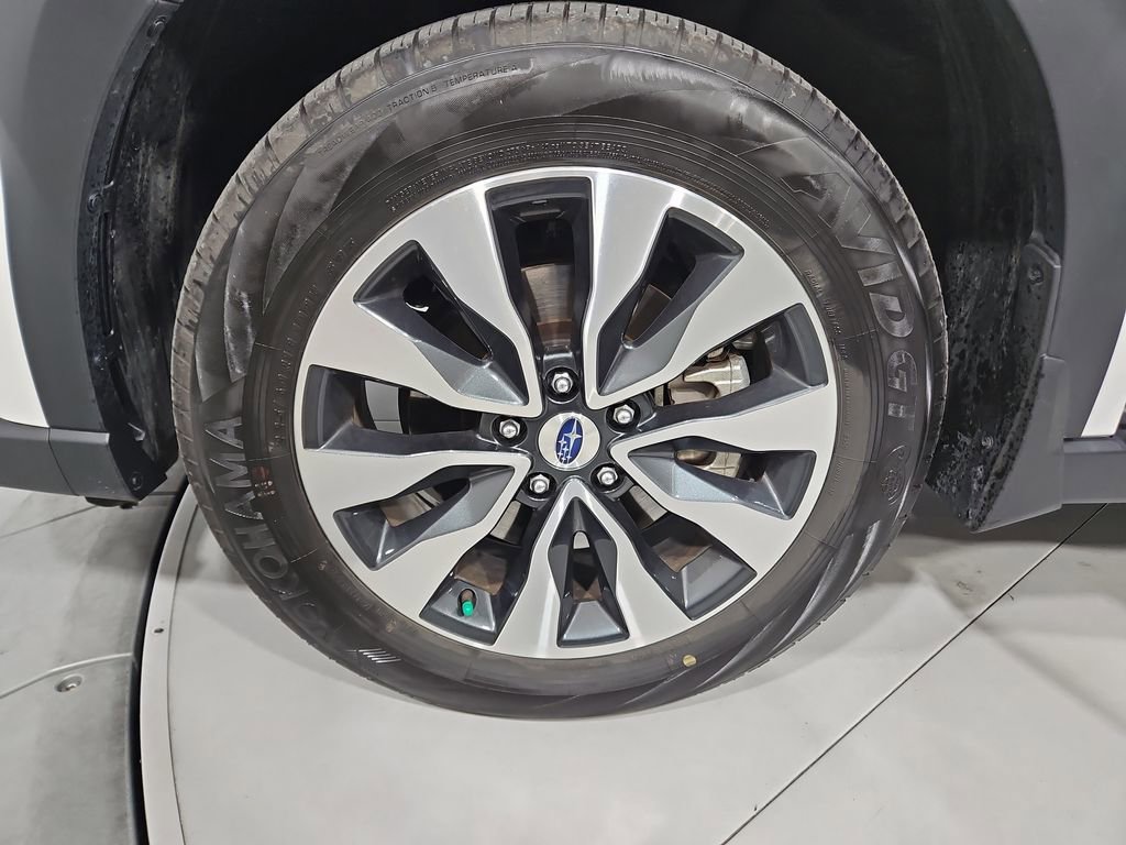 Certified 2025 Subaru Outback Limited image 29