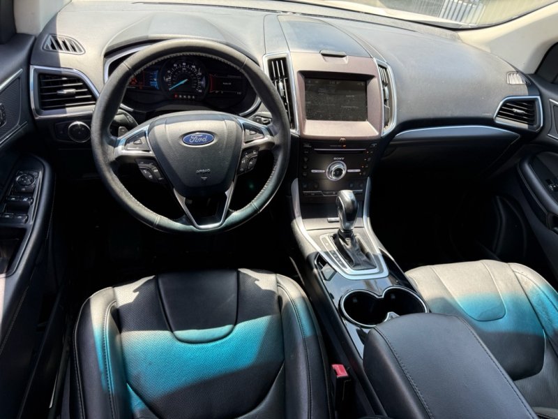 Used 2018 Ford Edge Titanium w/ Equipment Group 301A FWD image 18