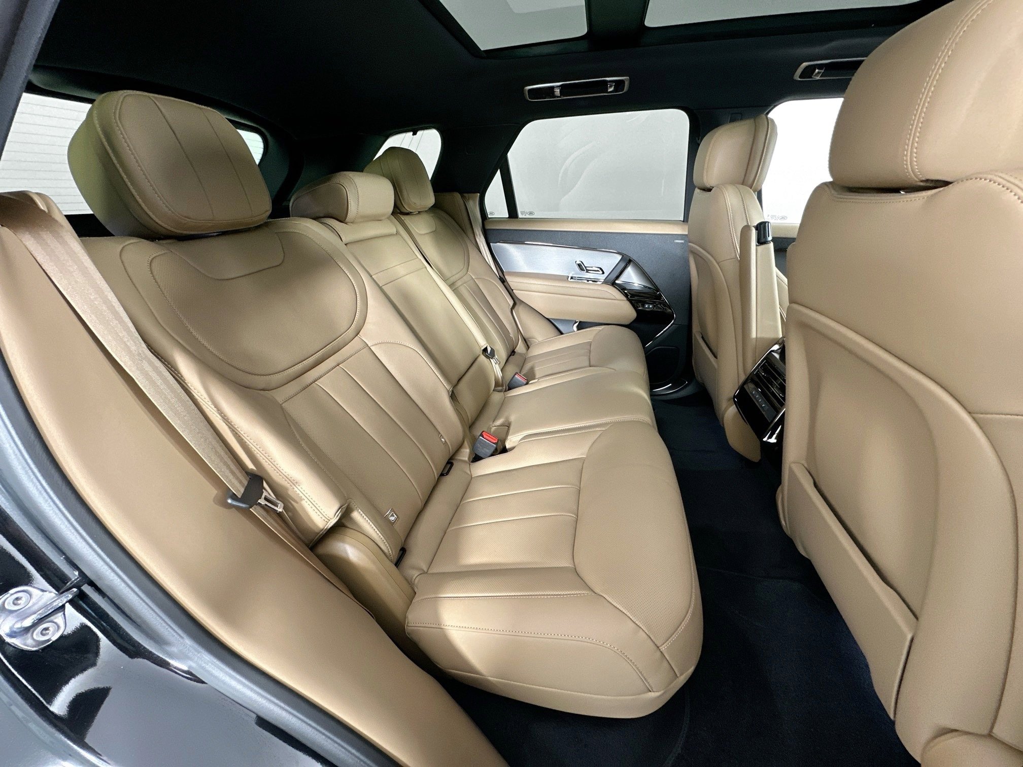 Used 2025 Land Rover Range Rover Sport SE image 24