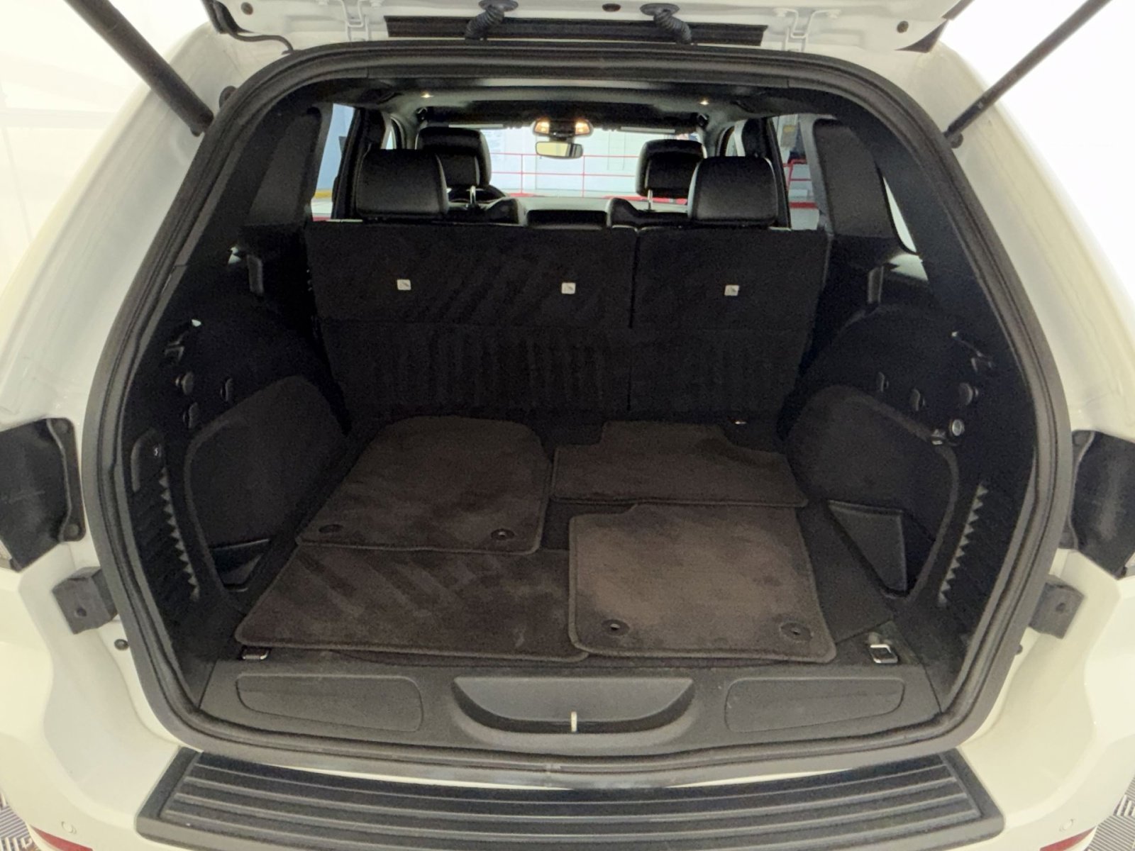 Used 2018 Jeep Grand Cherokee Altitude image 26