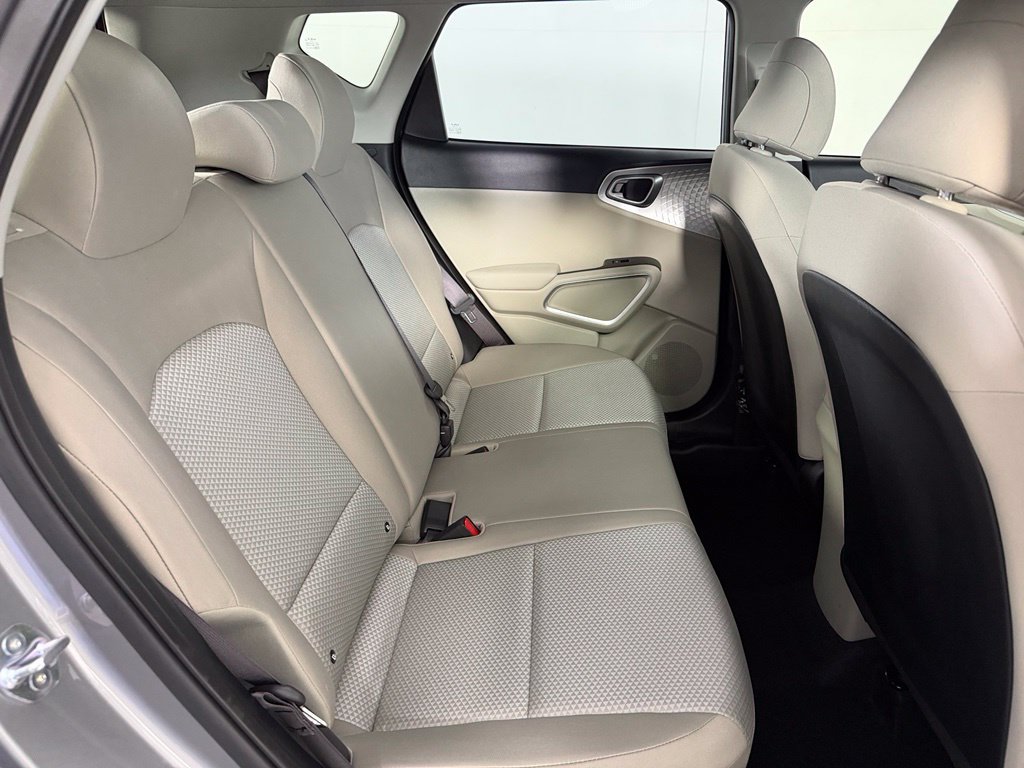 Used 2025 Kia Soul LX w/ LX Technology Package FWD image 20
