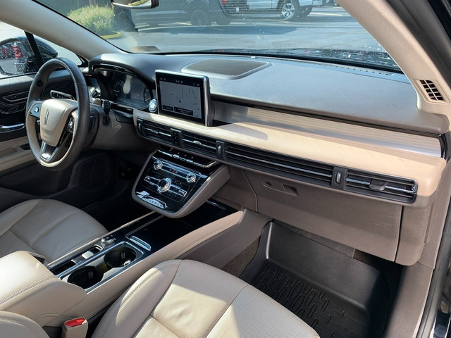 Used 2022 Lincoln Corsair AWD w/ Premium Package image 14