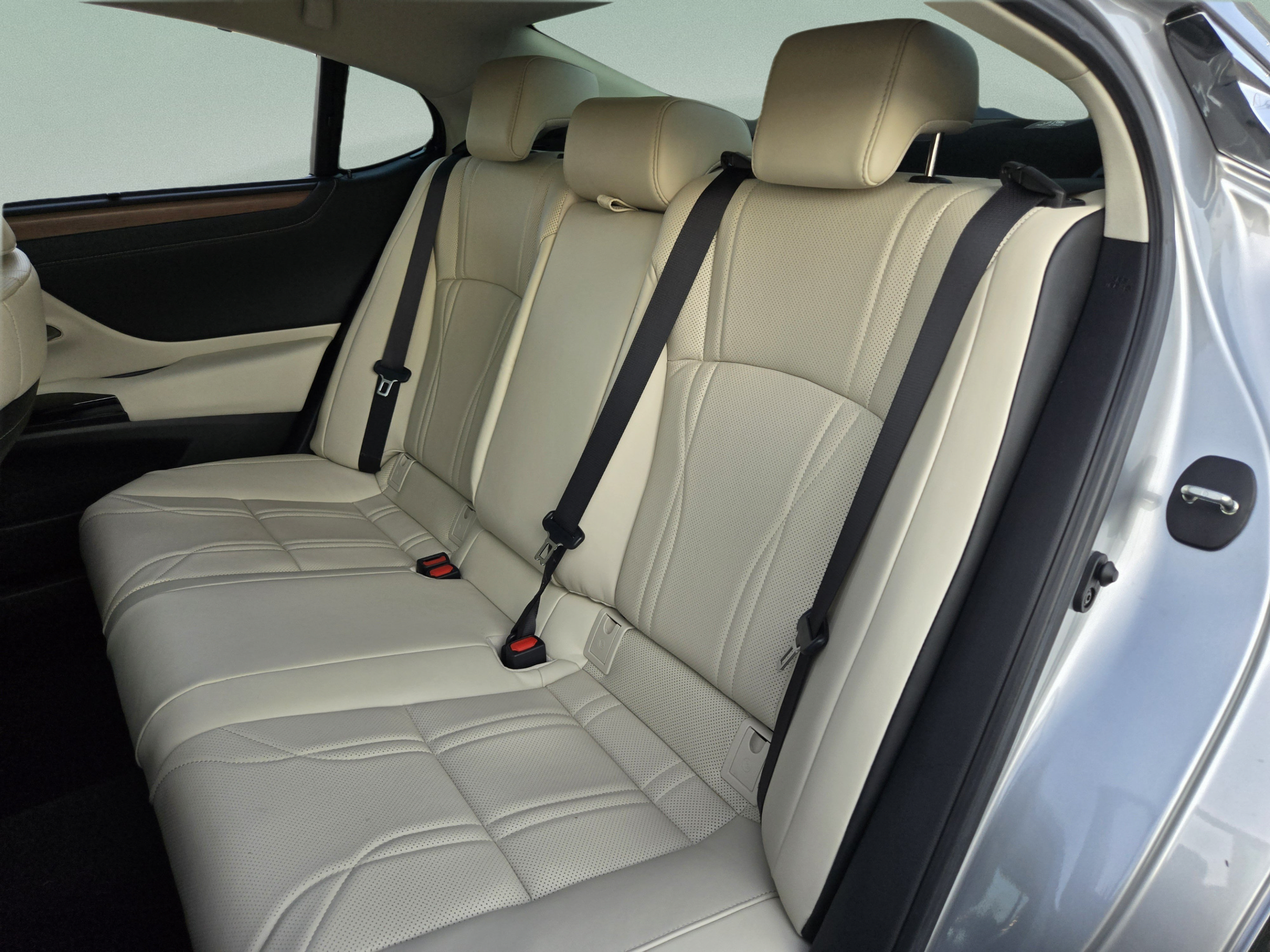 Certified 2025 Lexus ES 300h Ultra Luxury w/ Accessory Package (Z2) FWD image 24