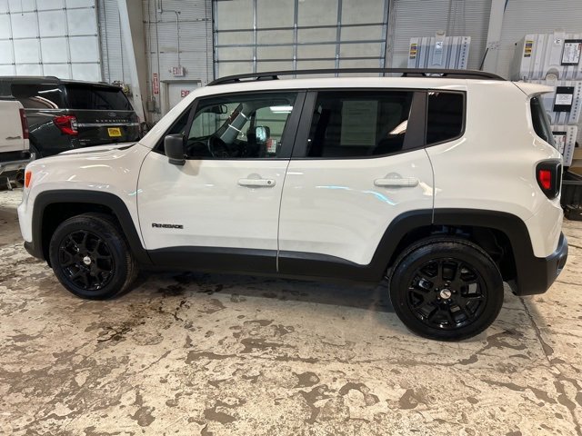 Used 2023 Jeep Renegade Latitude w/ Sun/Sound Group image 8