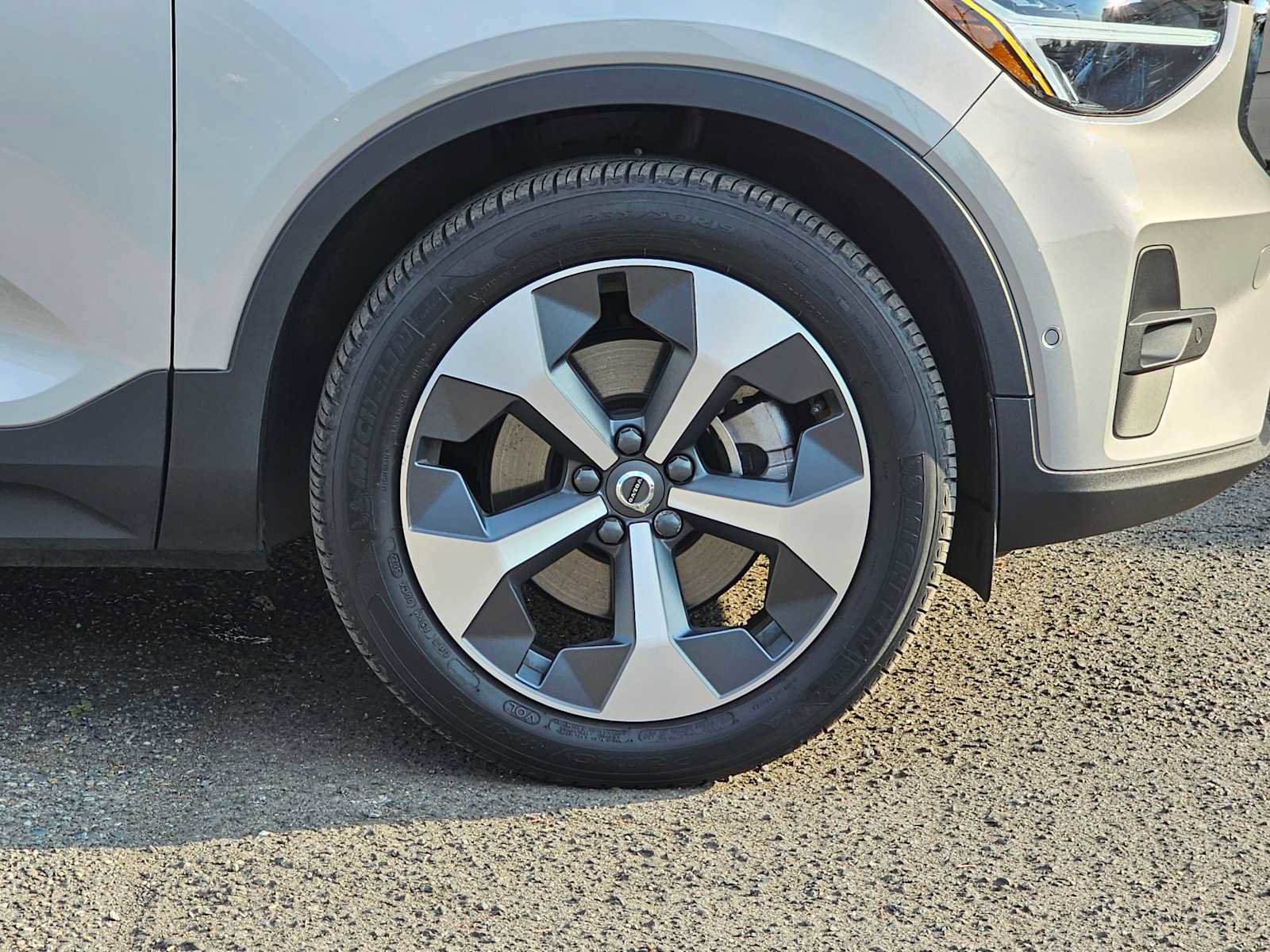 Used 2023 Volvo XC40 B5 Plus w/ Driver Assist Package image 9