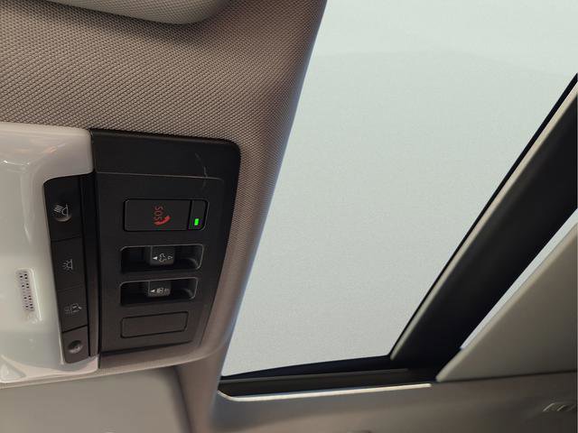 Used 2024 Nissan Rogue SV w/ SV Premium Package FWD image 12