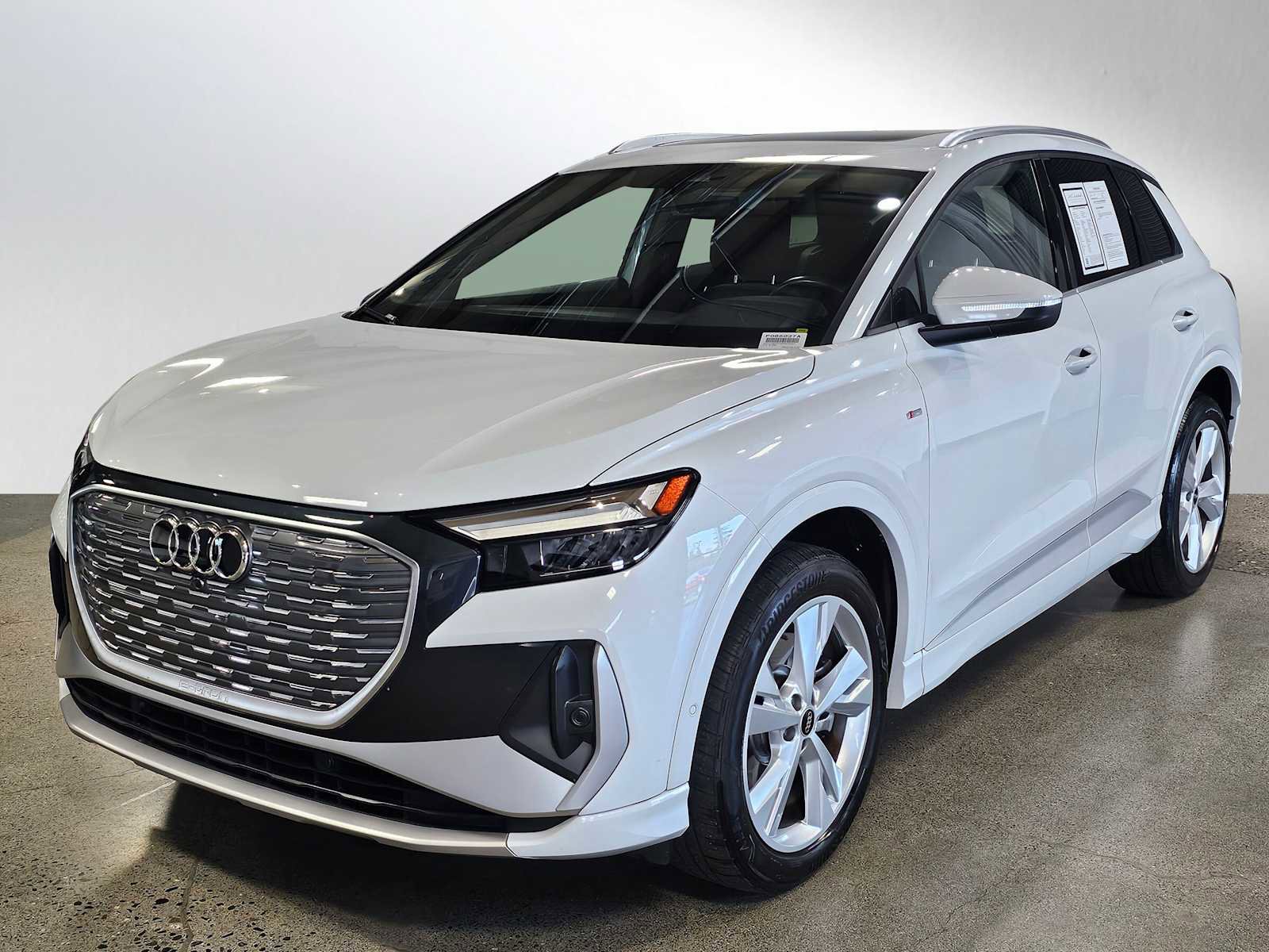 Used 2023 Audi Q4 e-tron Premium Plus w/ Premium Plus image 3