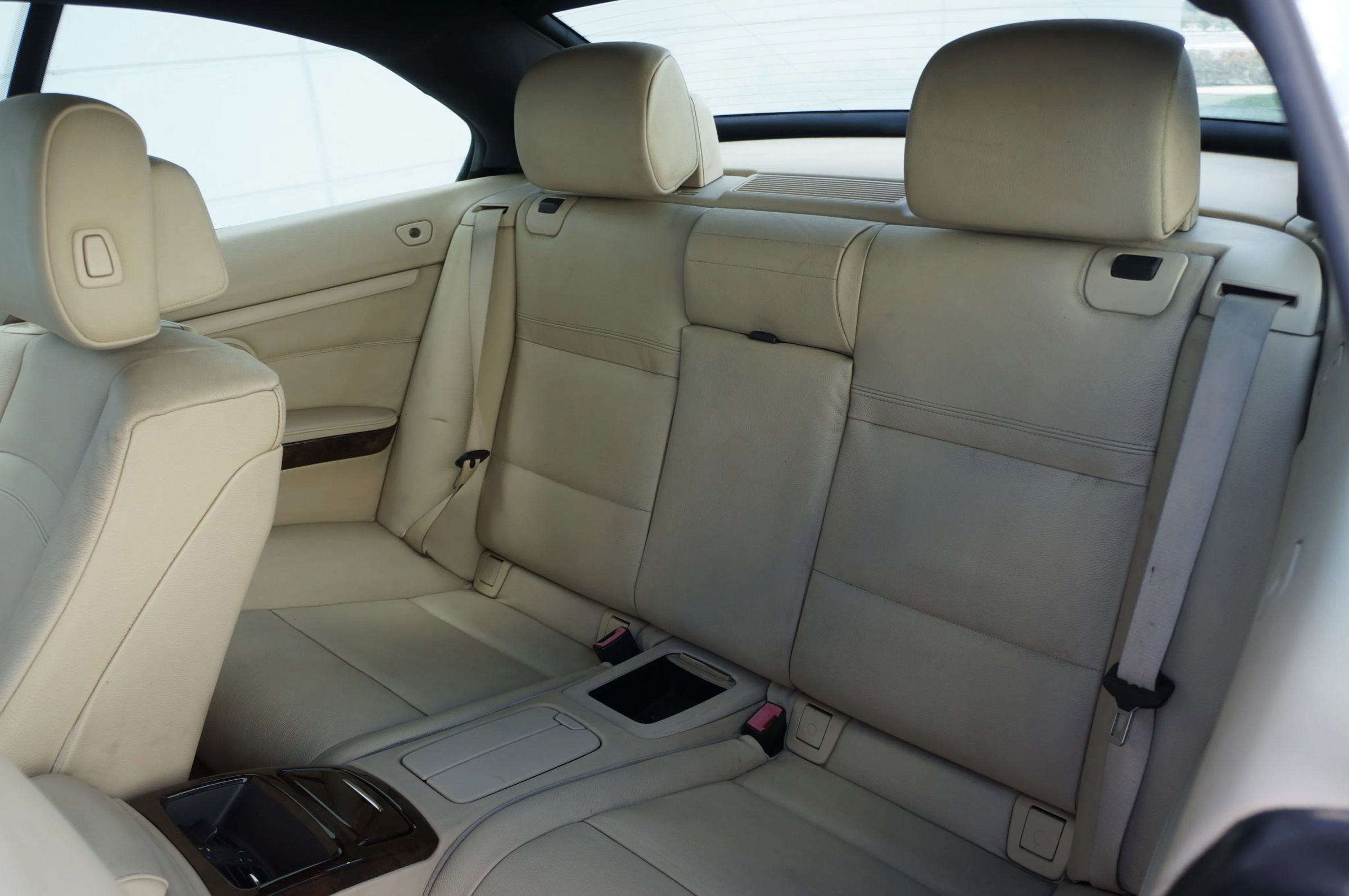 Used 2010 BMW 335i Convertible image 29