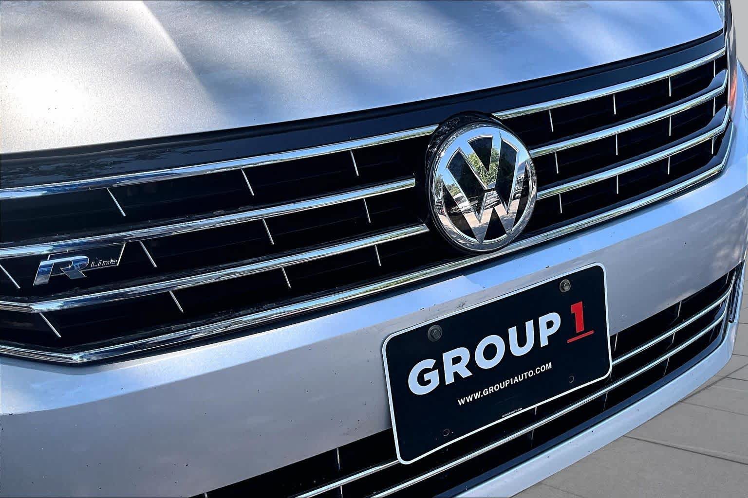 Used 2017 Volkswagen Passat 1.8T R-Line FWD image 32