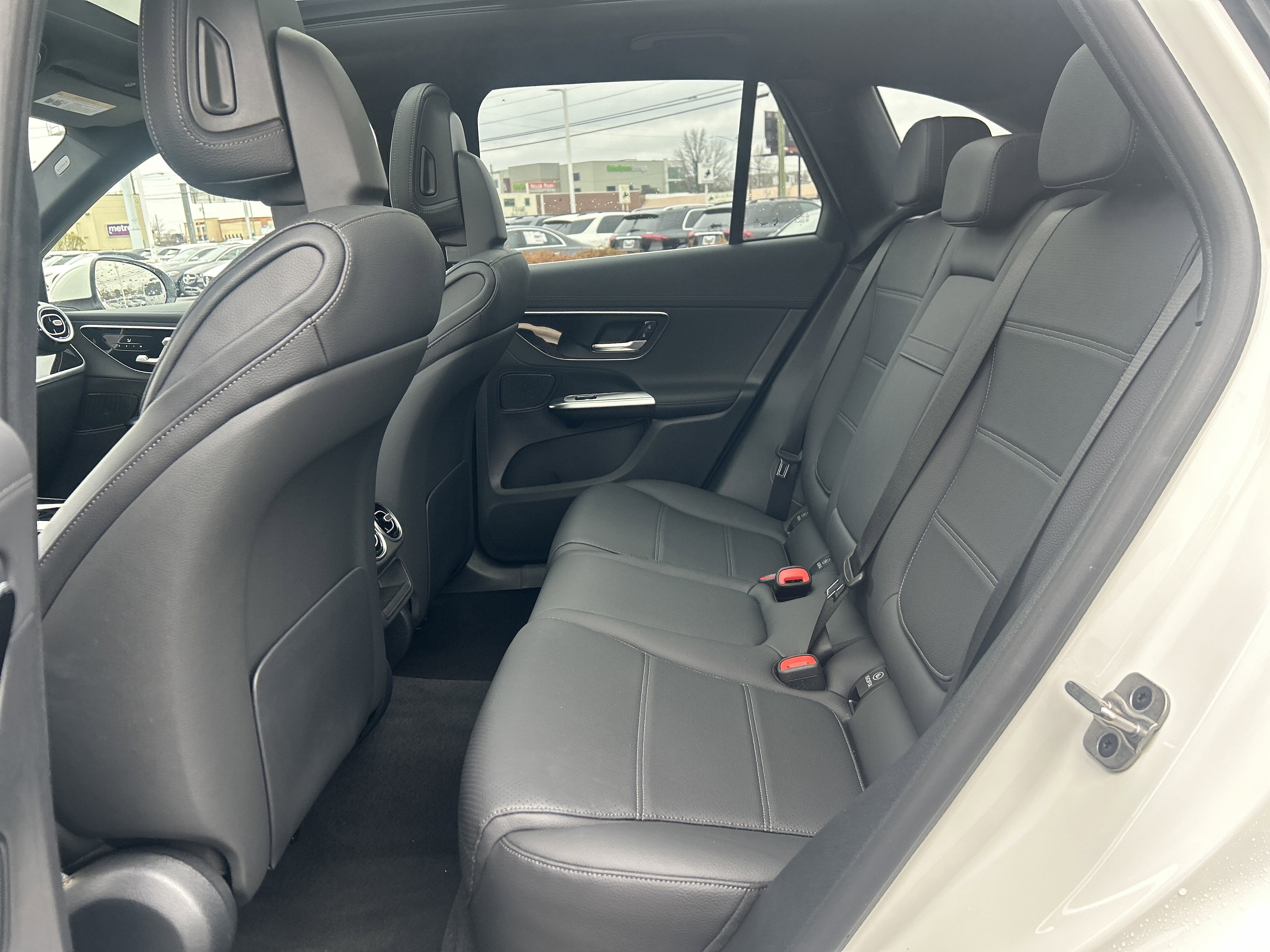 Used 2025 Mercedes-Benz GLC 300 4MATIC w/ Driver Assistance Package image 33