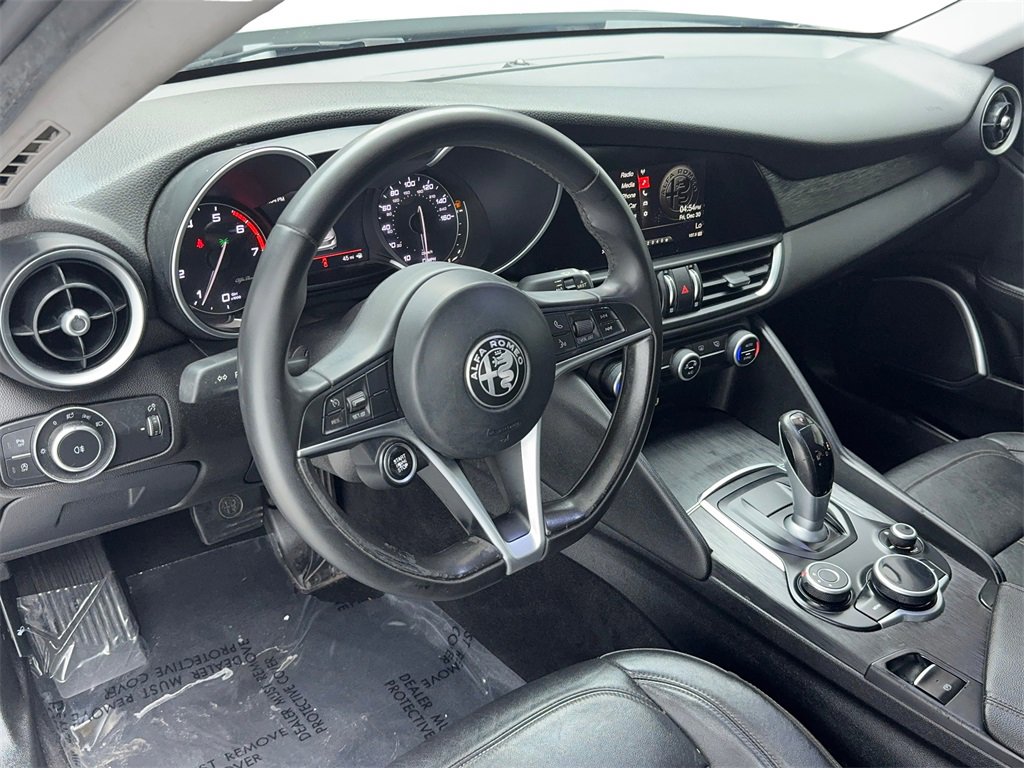 Used 2019 Alfa Romeo Giulia image 14