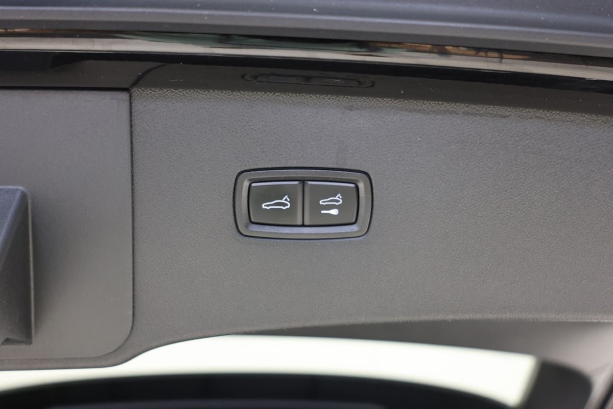 Used 2022 Porsche Cayenne GTS w/ Premium Package Plus AWD/4WD image 32