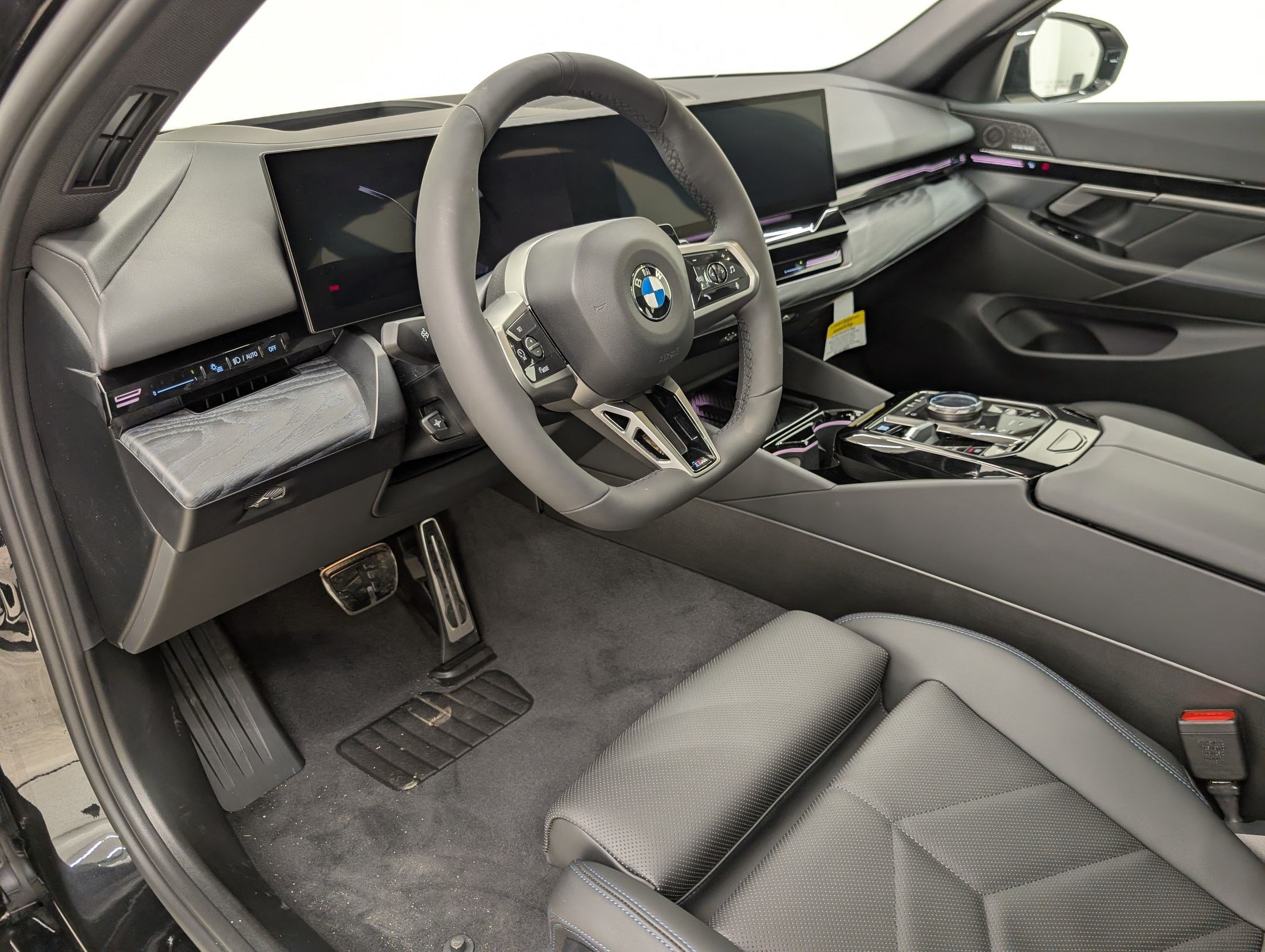New 2026 BMW 530i w/ M Sport Package RWD image 4
