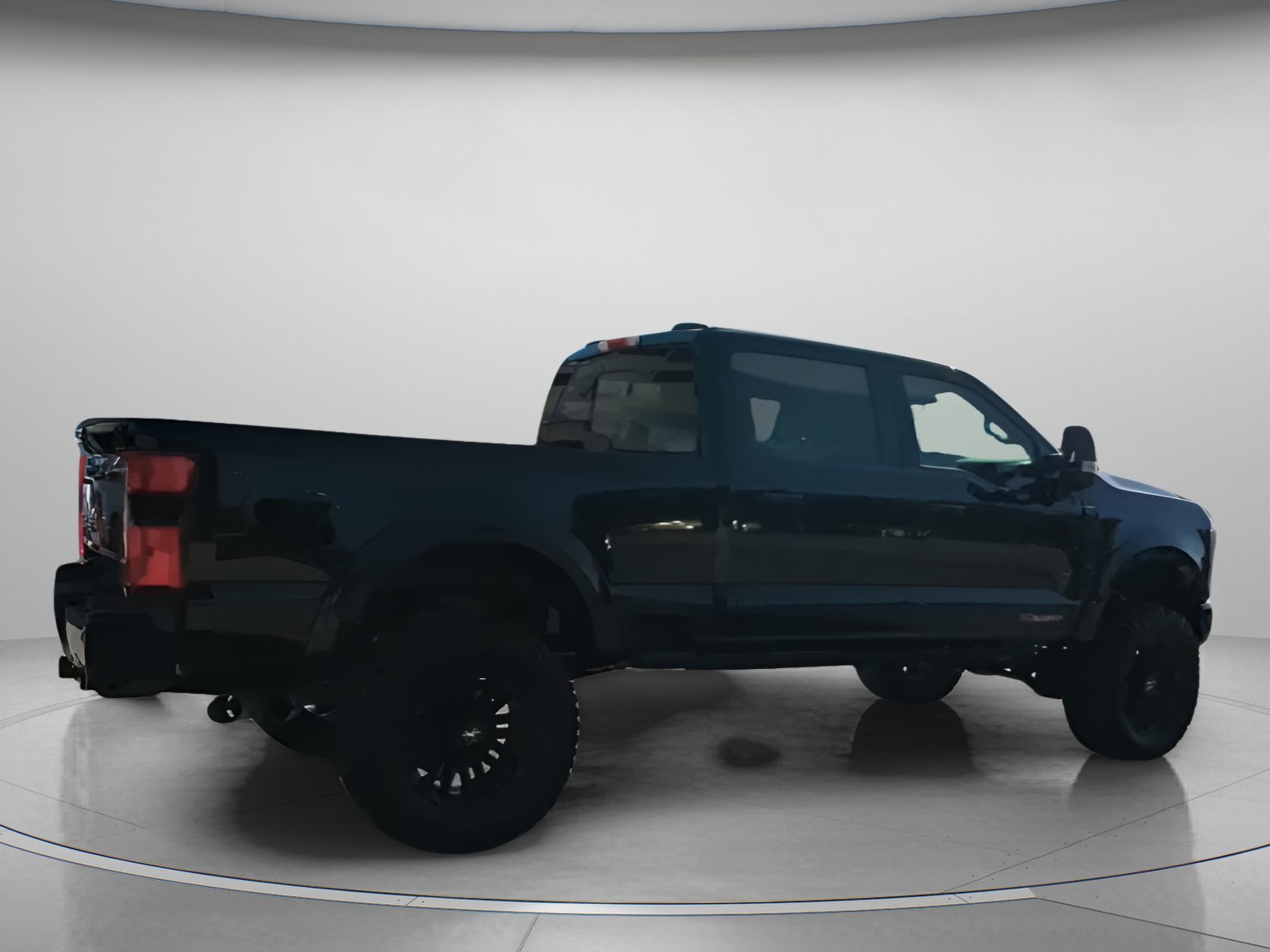 New 2026 Ford F250 Lariat w/ Black Appearance Package image 31