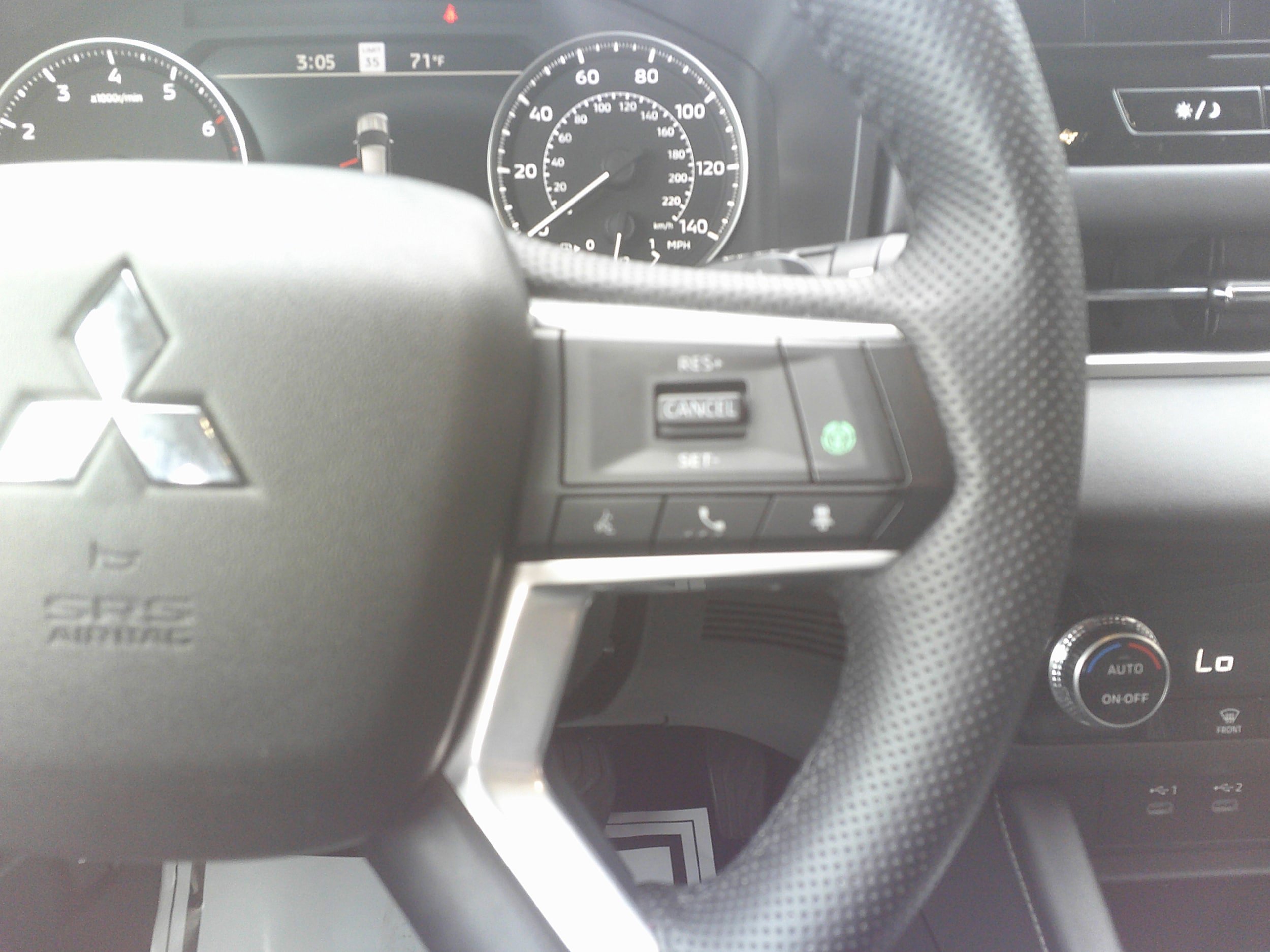 Used 2025 Mitsubishi Outlander AWD image 27