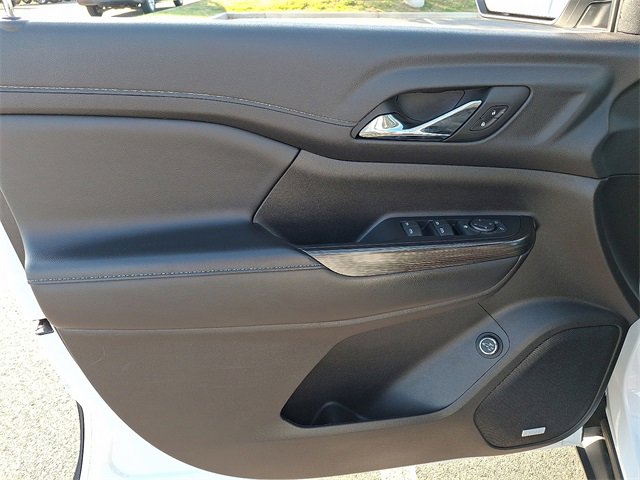 Used 2023 GMC Acadia SLT image 12