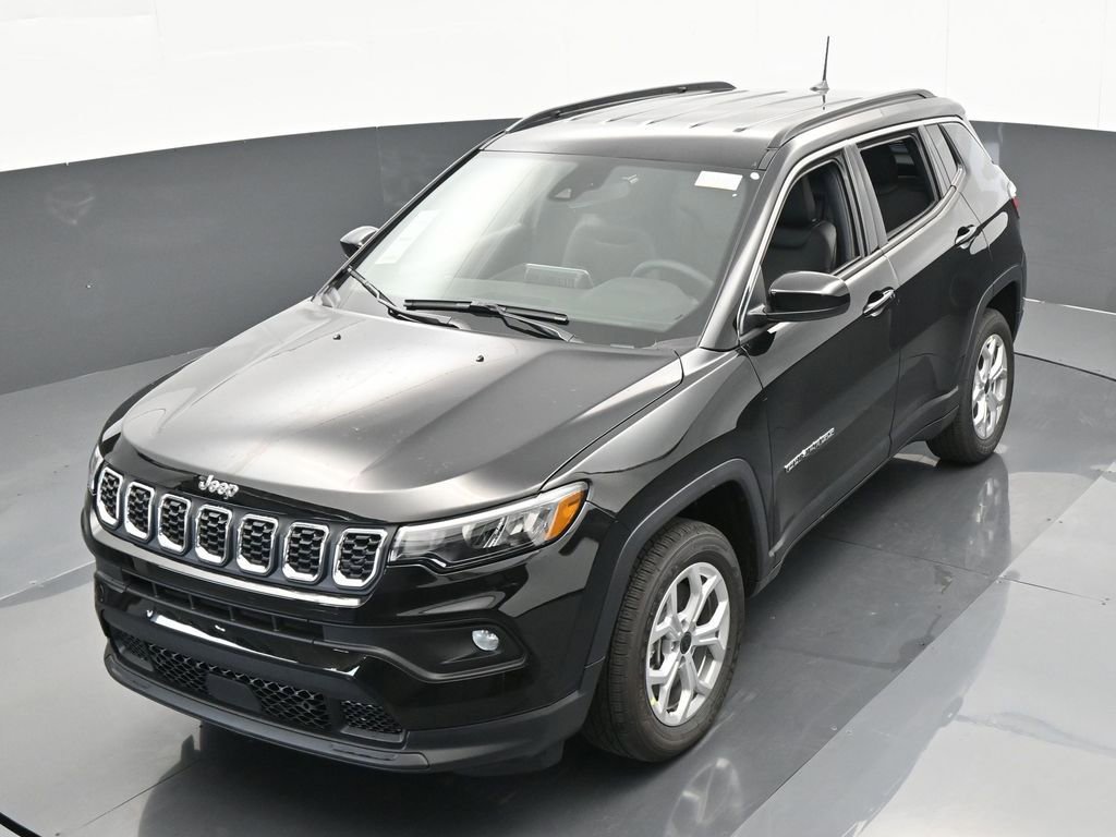 Used 2025 Jeep Compass Latitude image 37