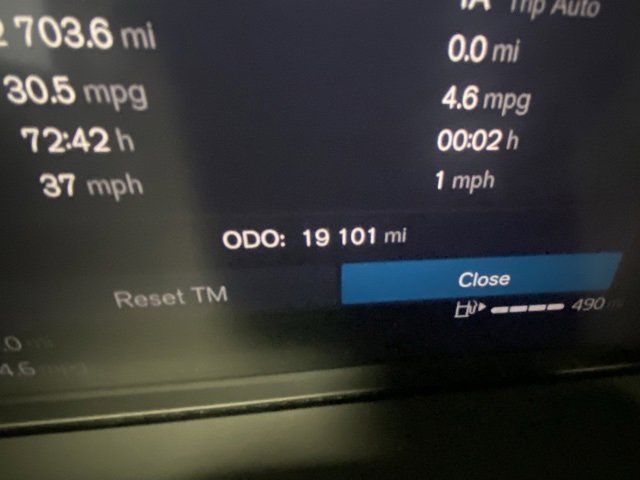 Used 2025 Volvo XC40 B5 Plus image 17