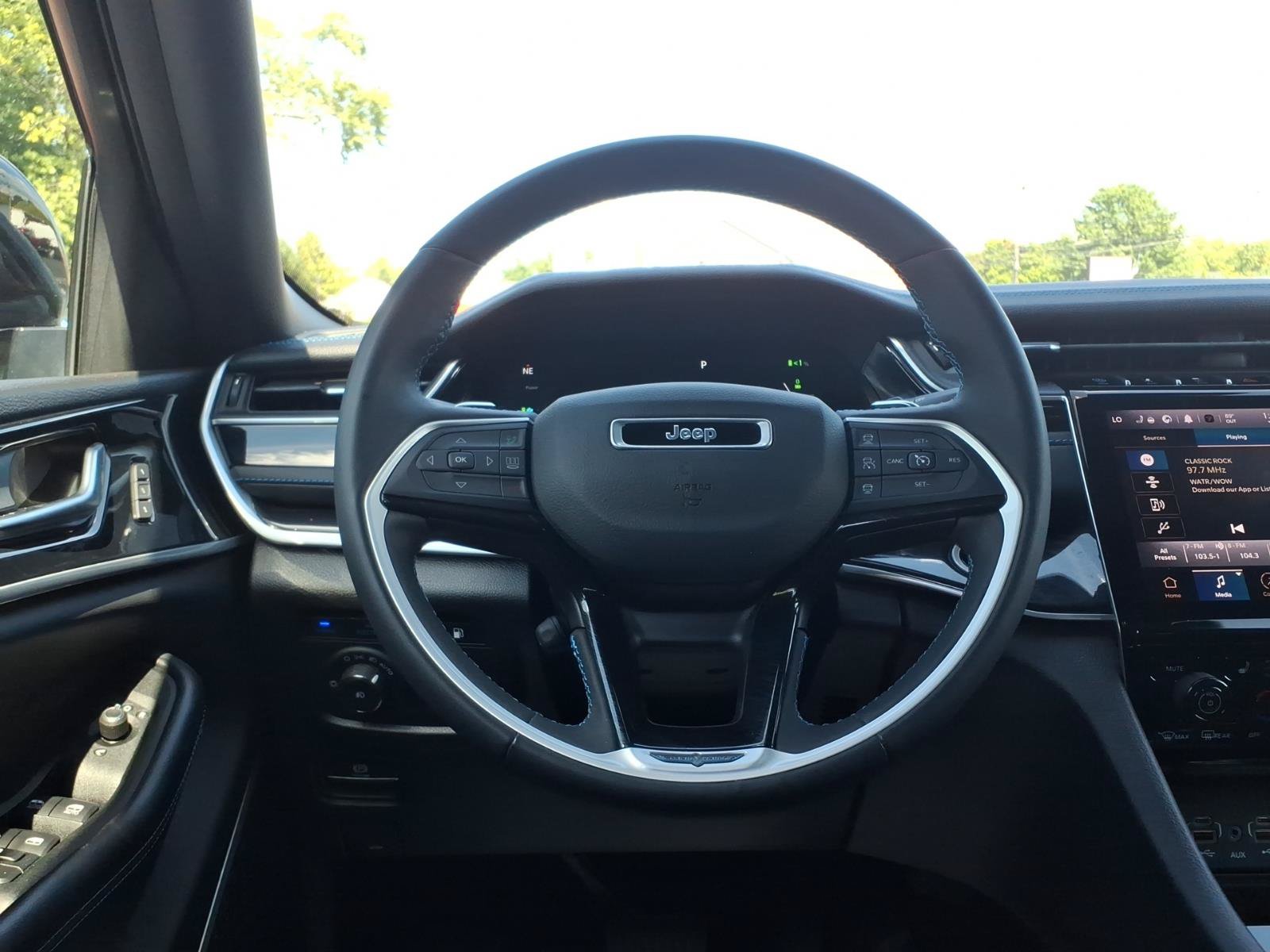 Certified 2023 Jeep Grand Cherokee Trailhawk w/ Luxury Tech Group III AWD/4WD image 17