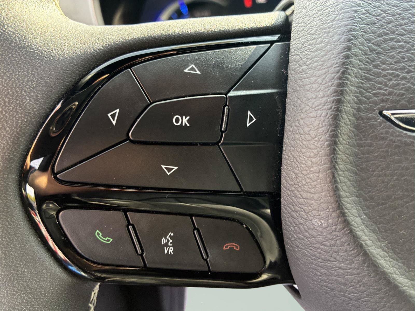 Used 2024 Chrysler Pacifica Premium FWD image 28