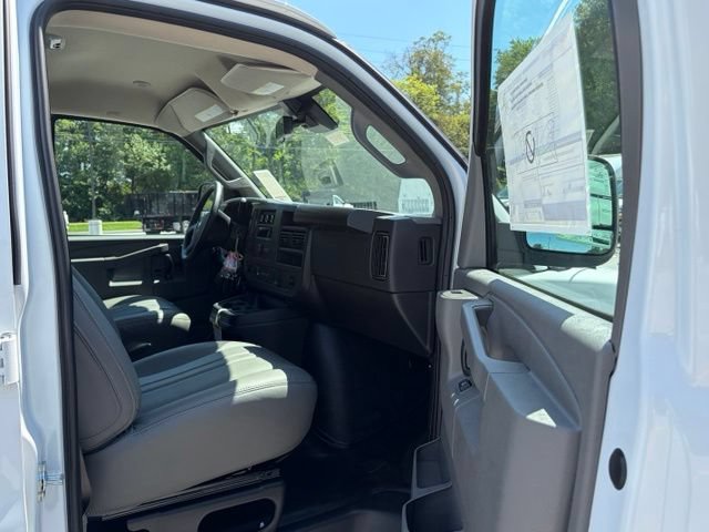 New 2026 Chevrolet Express 3500 w/ Driver Convenience Package RWD image 28