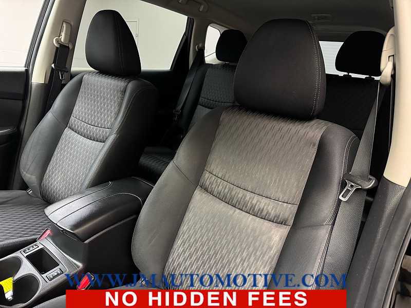 Used 2018 Nissan Rogue SV AWD/4WD image 13