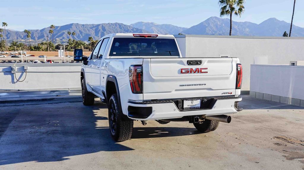 Used 2025 GMC Sierra 2500 AT4 image 7