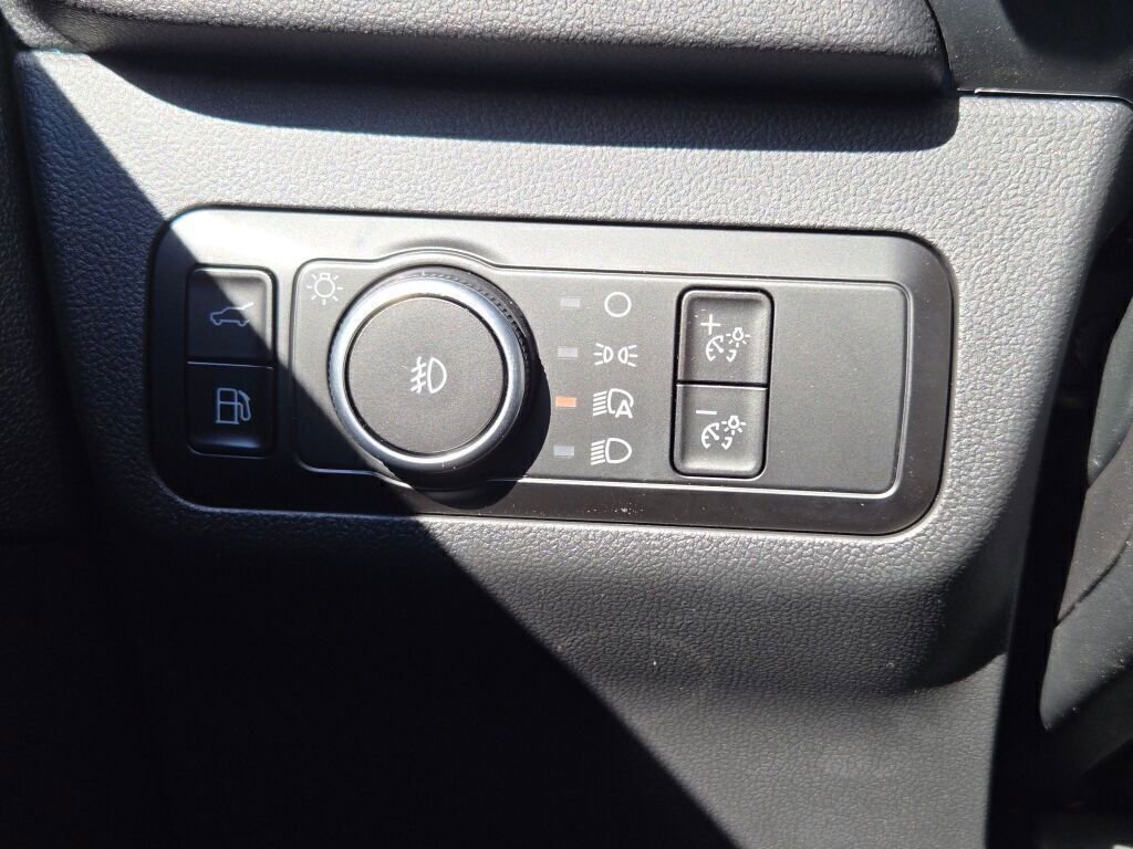 New 2025 Ford Escape SE image 32