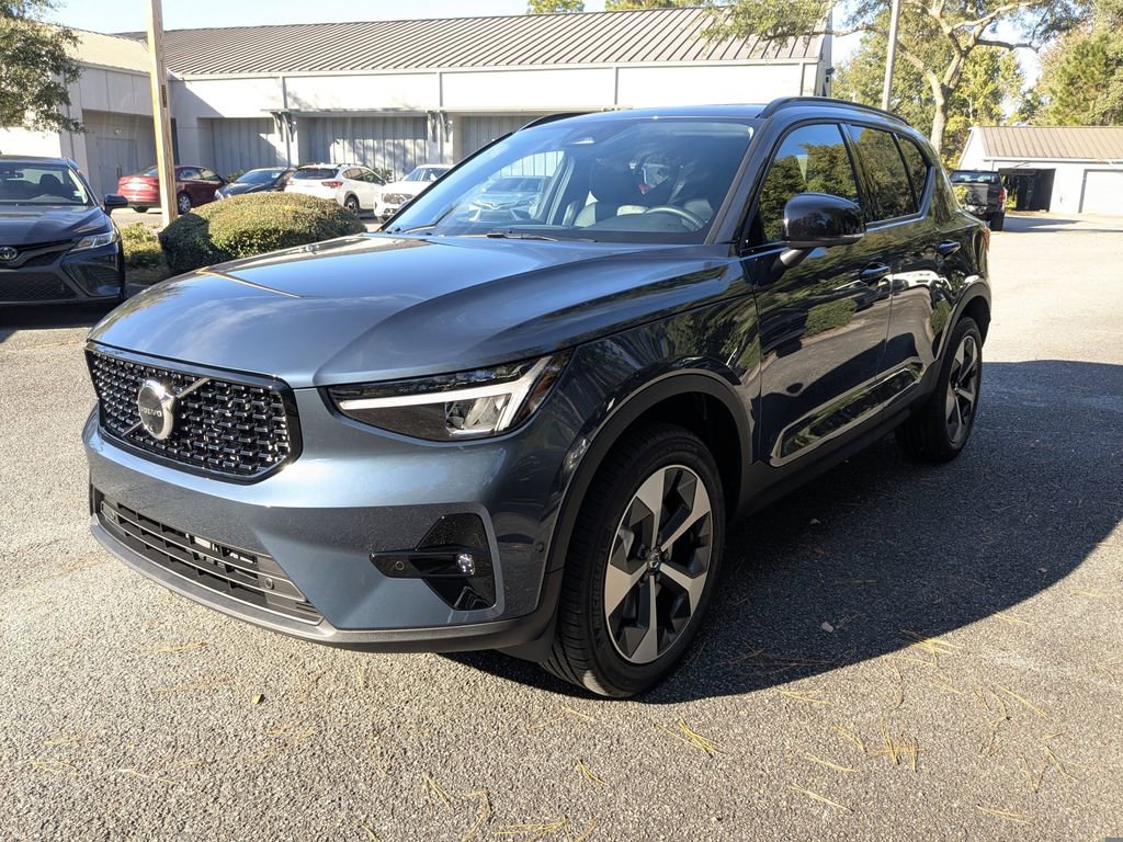 New 2026 Volvo XC40 B4 Plus w/ Protection Package Premier image 8