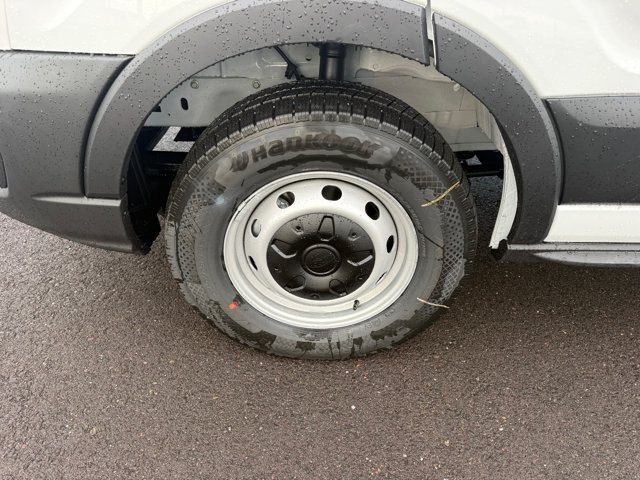 New 2027 Ford Transit 250 148 Medium Roof RWD image 17