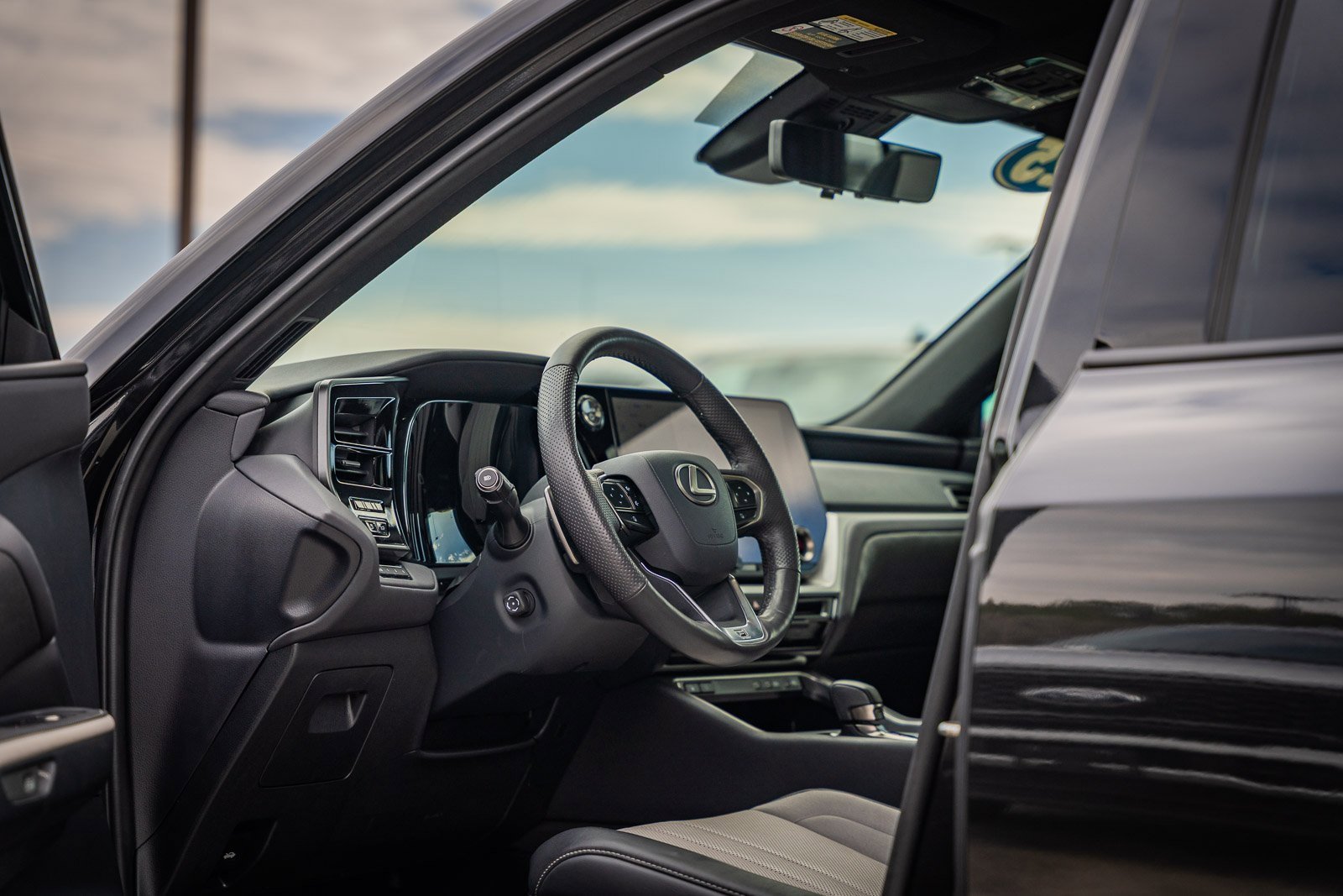 Used 2025 Lexus TX 500h AWD image 30