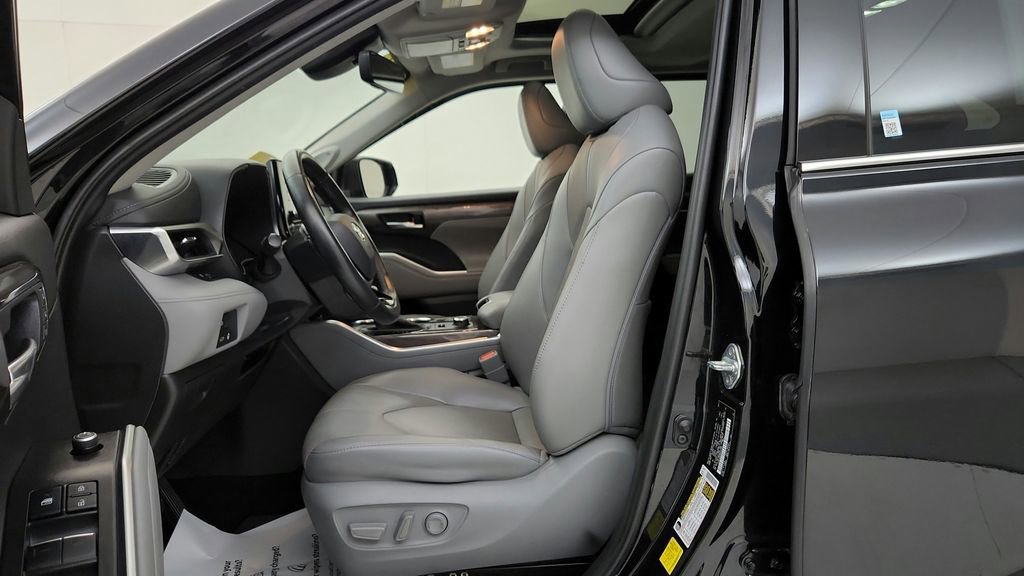 Used 2021 Toyota Highlander Limited AWD/4WD image 26