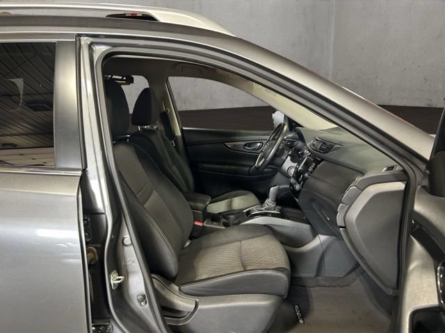 Used 2018 Nissan Rogue SV AWD/4WD image 16