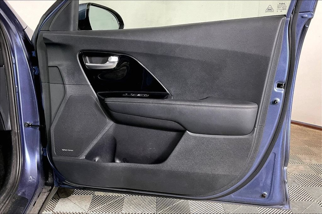 Used 2022 Kia Niro Touring Special Edition FWD image 23
