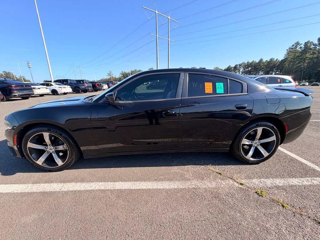 Used 2017 Dodge Charger SXT w/ Plus Group RWD image 5