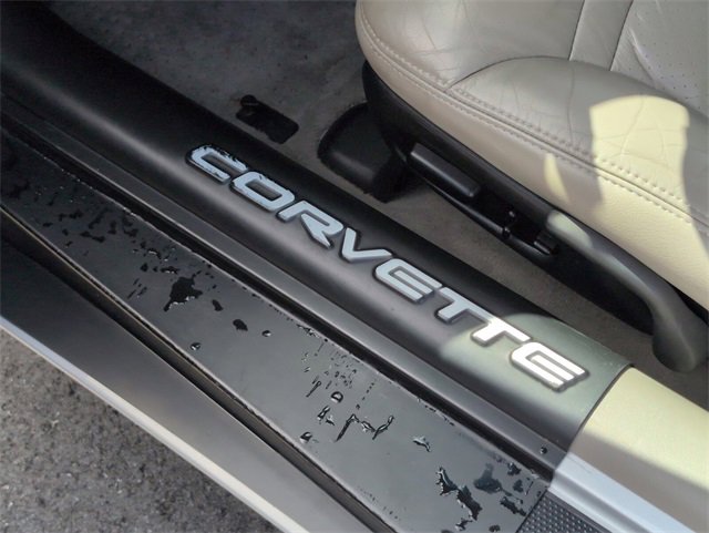 Used 2000 Chevrolet Corvette Coupe w/ Roof Pkg image 18
