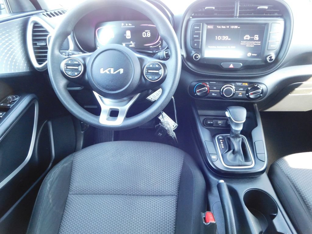 Used 2025 Kia Soul LX w/ LX Technology Package FWD image 15