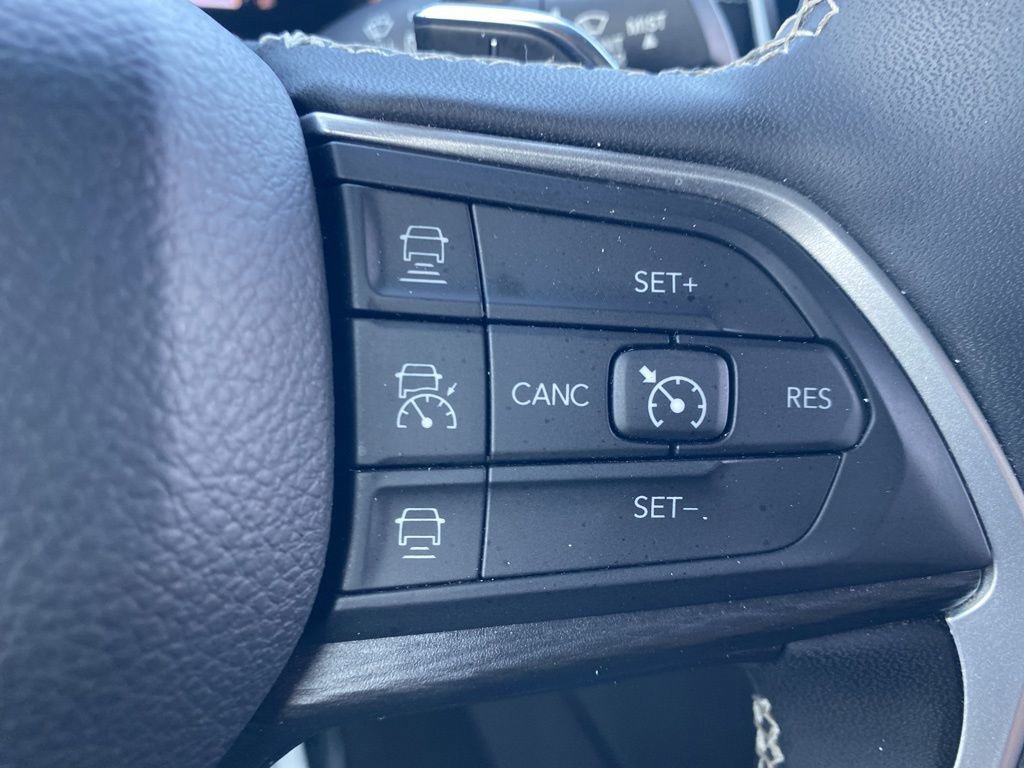 Used 2024 Jeep Grand Cherokee L Laredo image 32