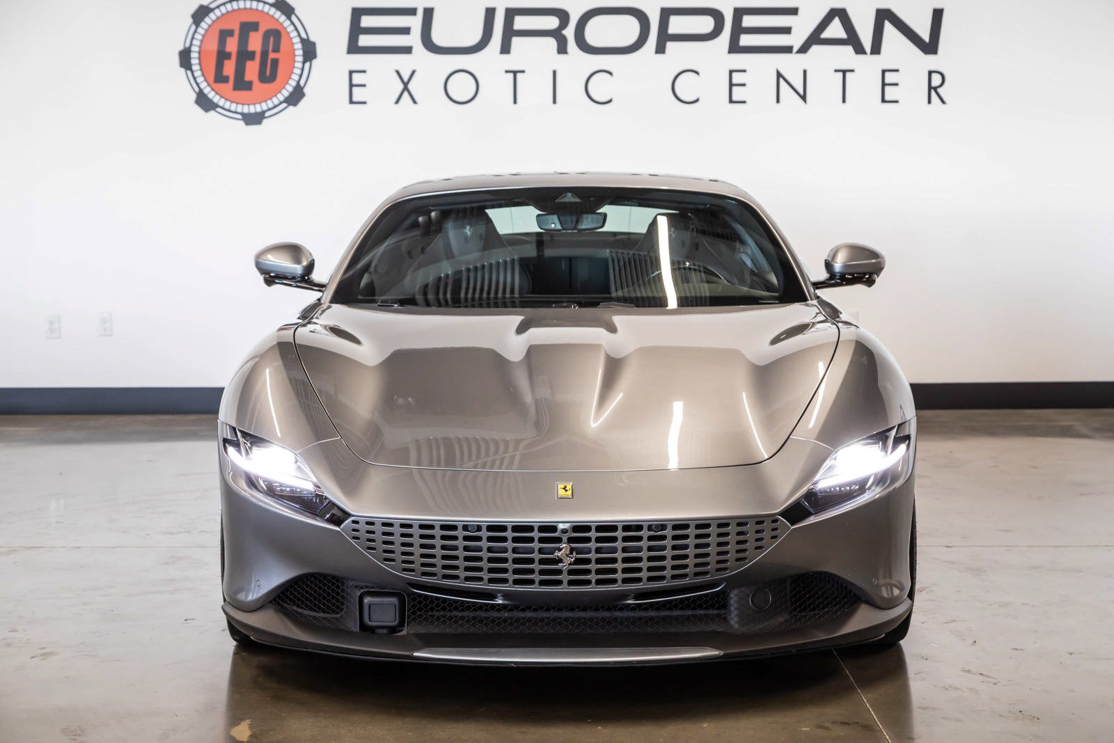 Used 2021 Ferrari Roma RWD image 3