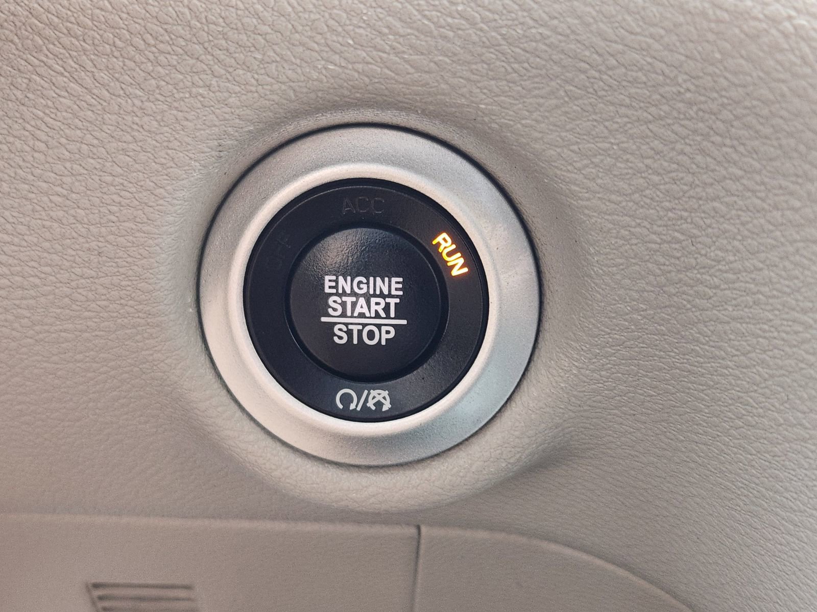 Used 2023 Chrysler Voyager LX image 23