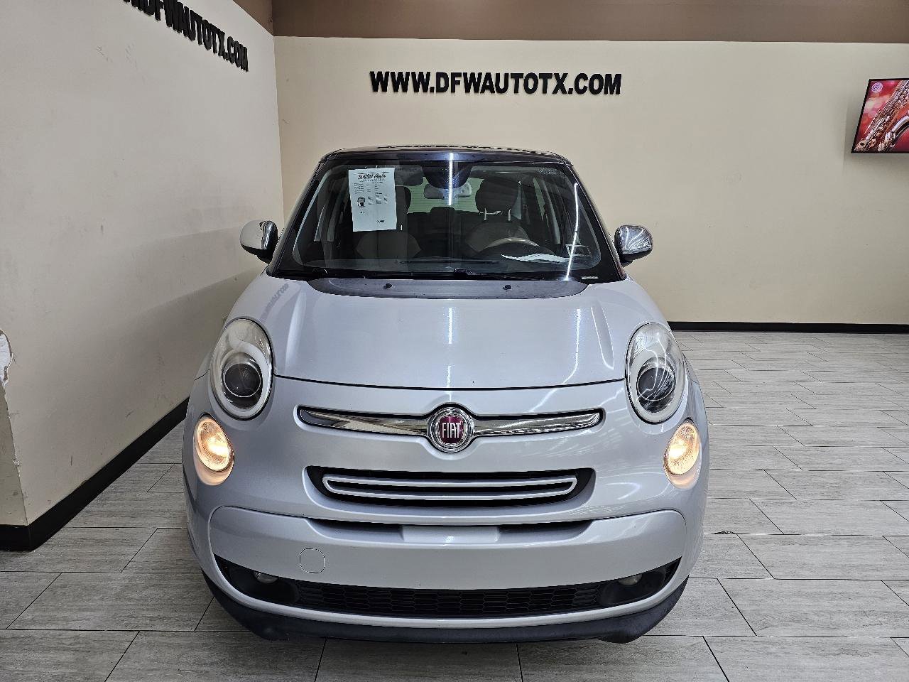 Used 2017 FIAT 500L Lounge w/ Premium Package FWD image 3