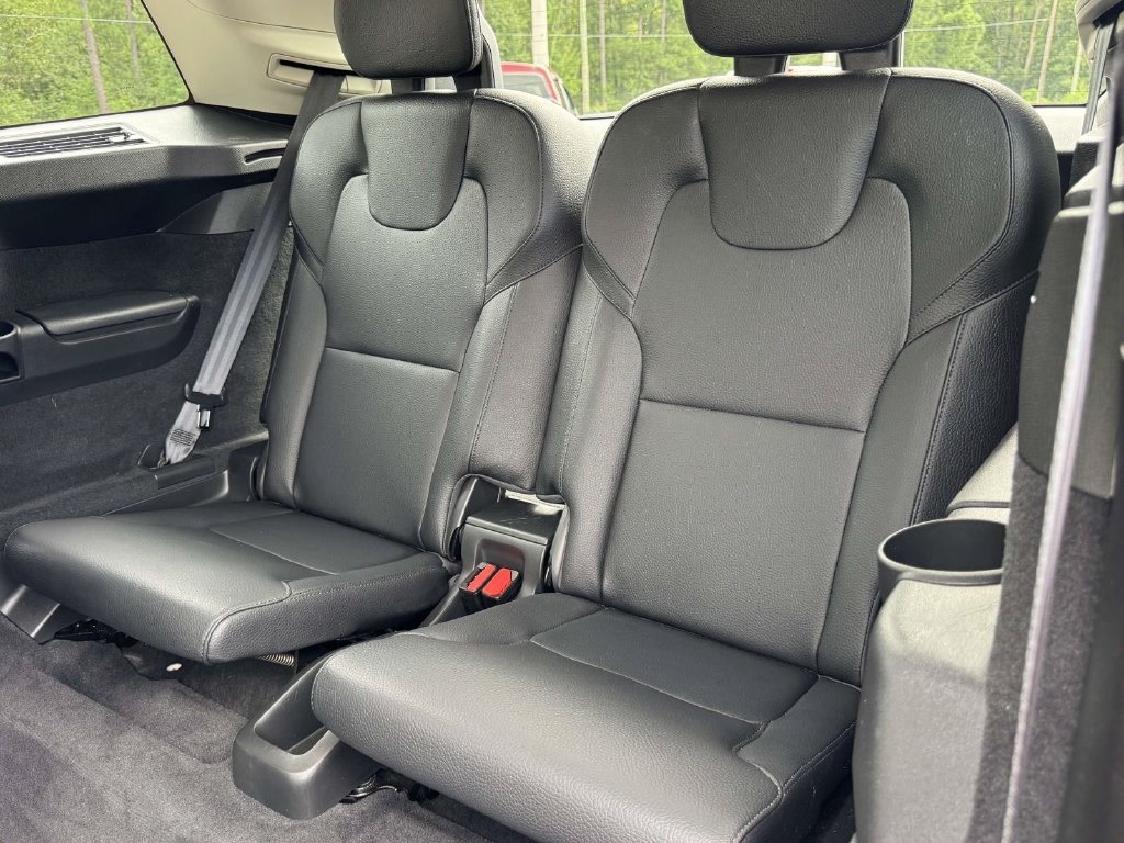 Used 2022 Volvo XC90 T6 Momentum w/ Advanced Package AWD/4WD image 18