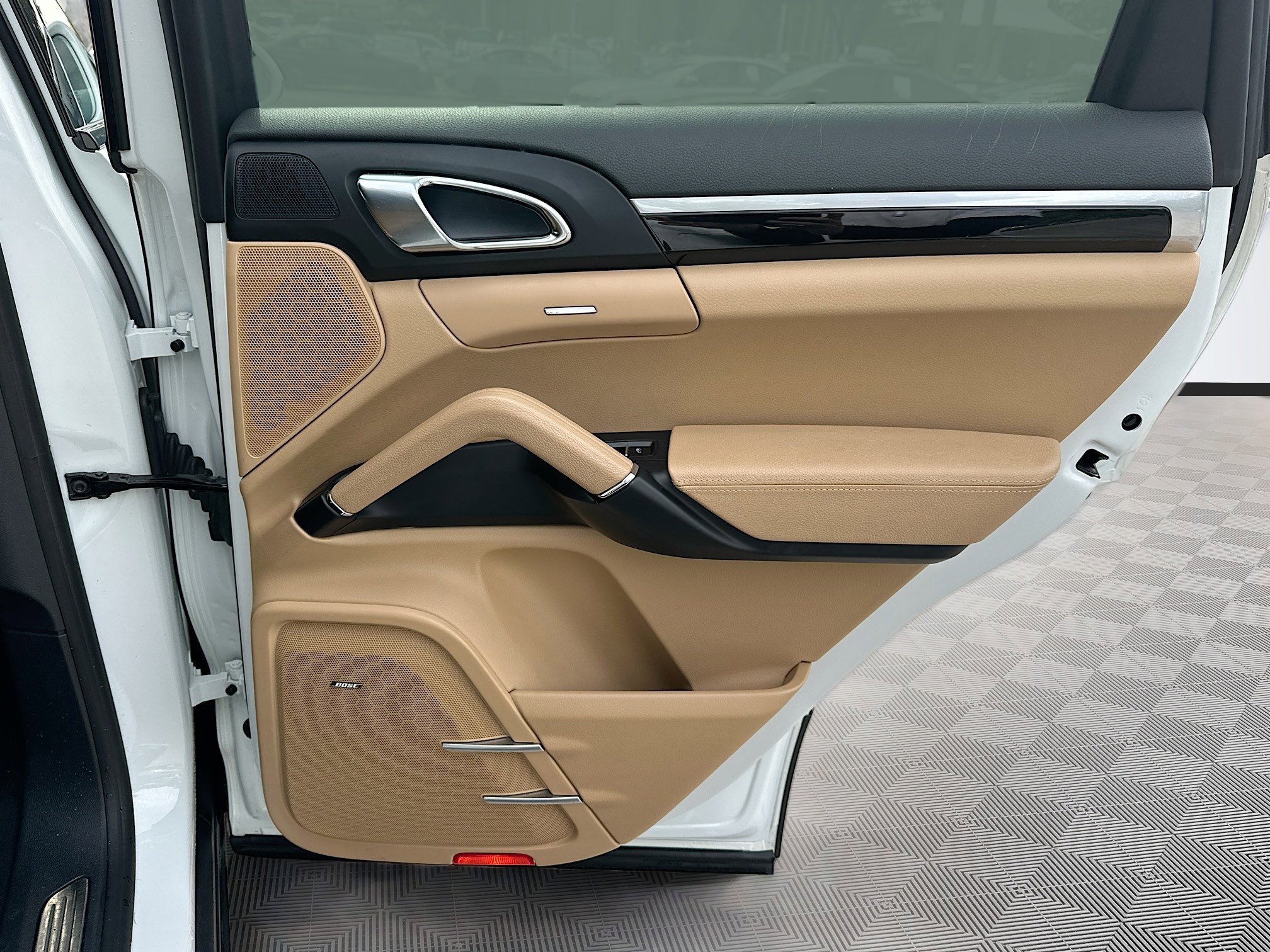 Used 2017 Porsche Cayenne Platinum Edition image 33